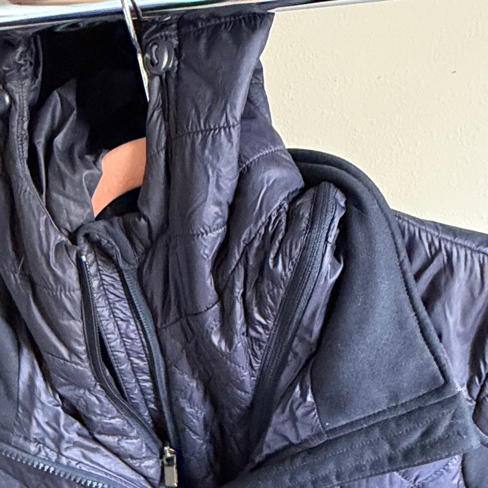 Athleta Women's Quilted Navy Jacket - Picture 4 of 8